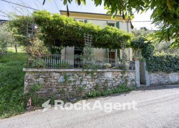 Facciata - Casa indipendente via Martiri di Belfiore, 25, Fivizzano - foto 36