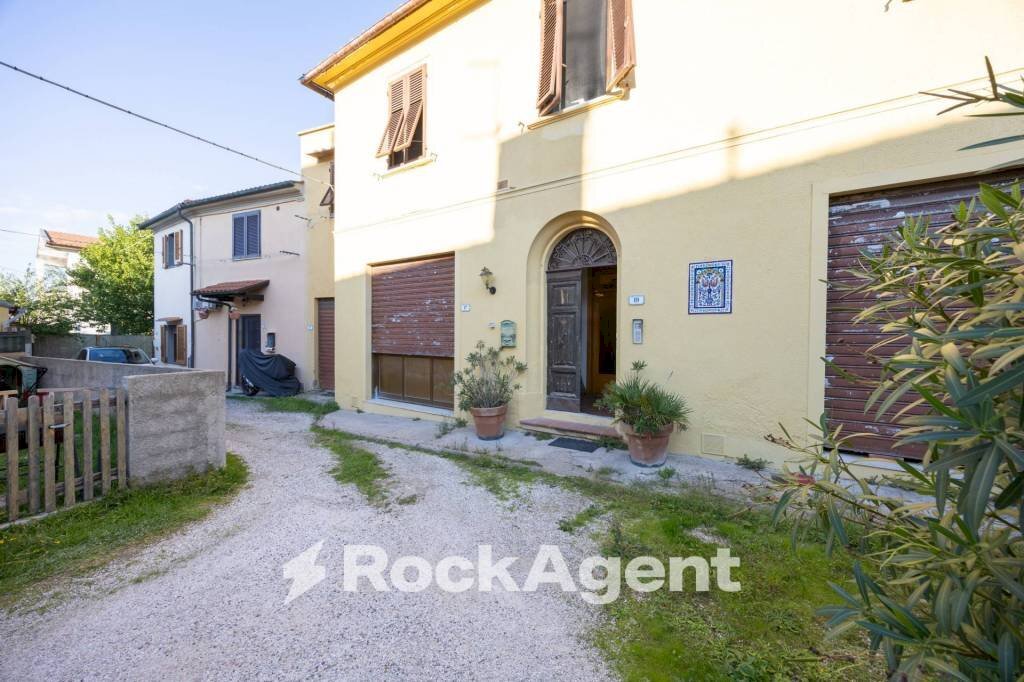 Facciata - Casa indipendente via Palestro, 19, Collesalvetti - foto 2