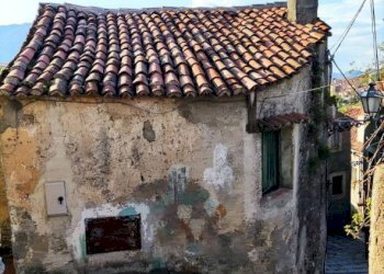 Cortile interno - Casa indipendente via Mazzarella, Trecchina - foto 7