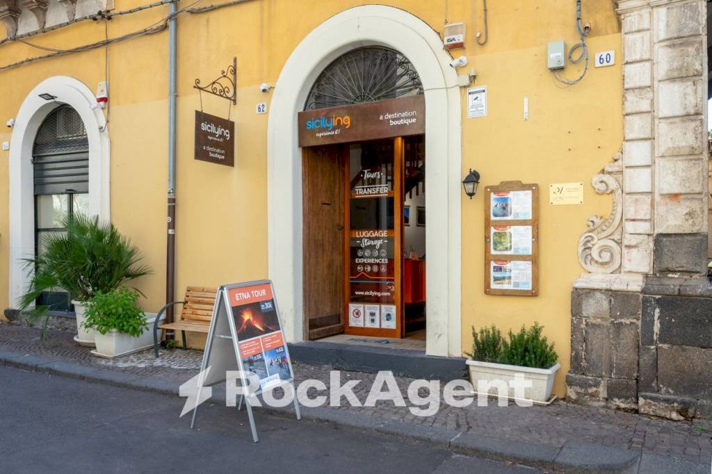 Facciata - Negozio via Crociferi, 62, Catania - foto 2