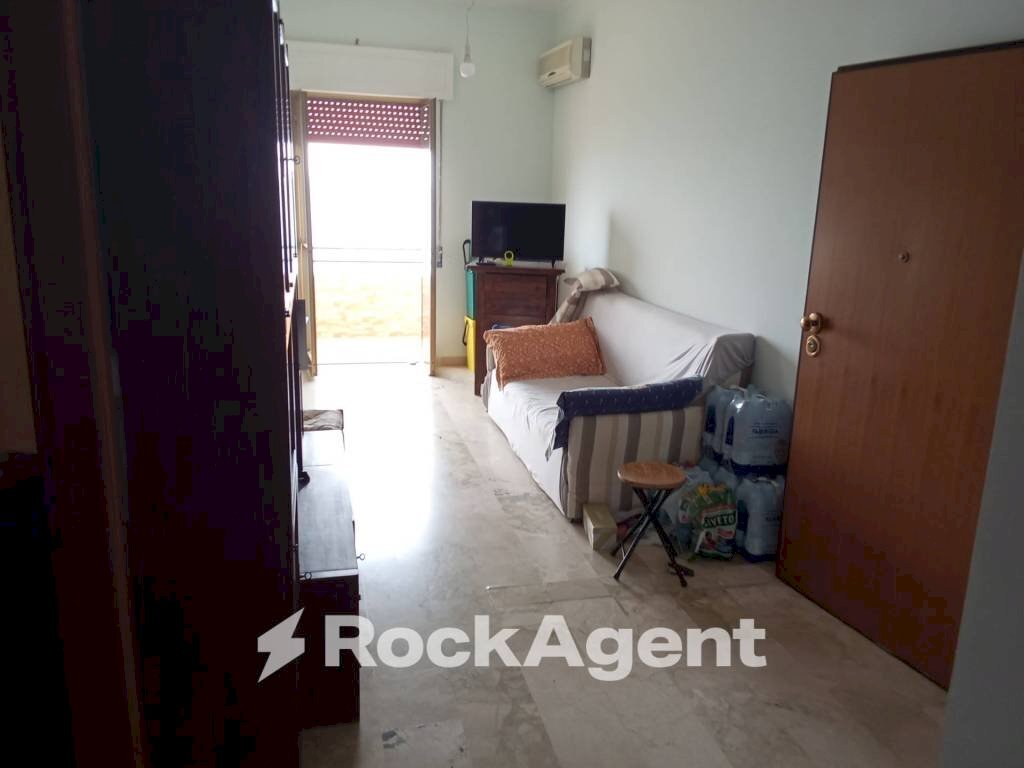 Camera da letto - Appartamento strada Statale 106 Jonica, Siderno - foto 3