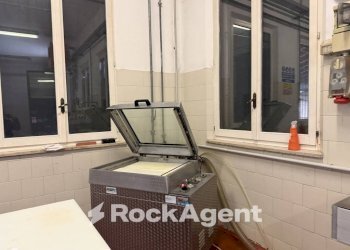 Cortile interno - Capannone via Naufraghi del Galilea, Sala Baganza - foto 8