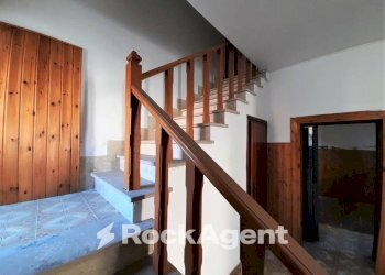 Interno palazzo - Three-room apartment via Cavour, 1, Acquapendente - photo 8