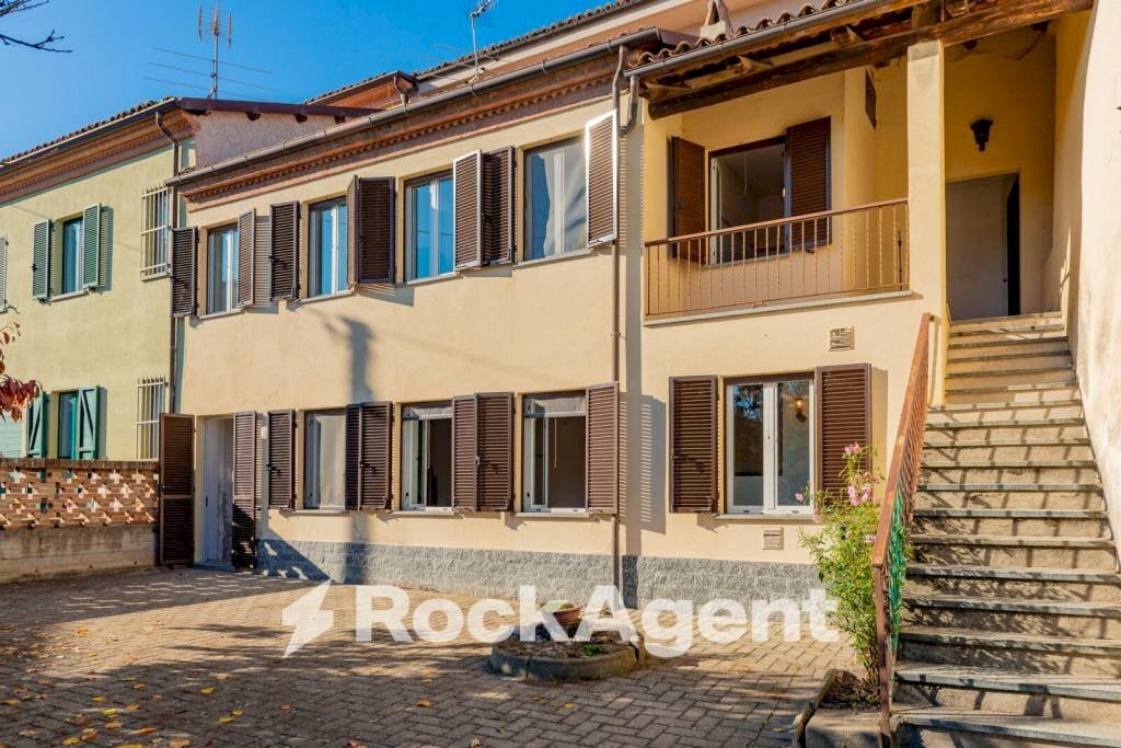 Facciata - Casa indipendente via Circonvallazione, 19, Castiglione Tinella - foto 1