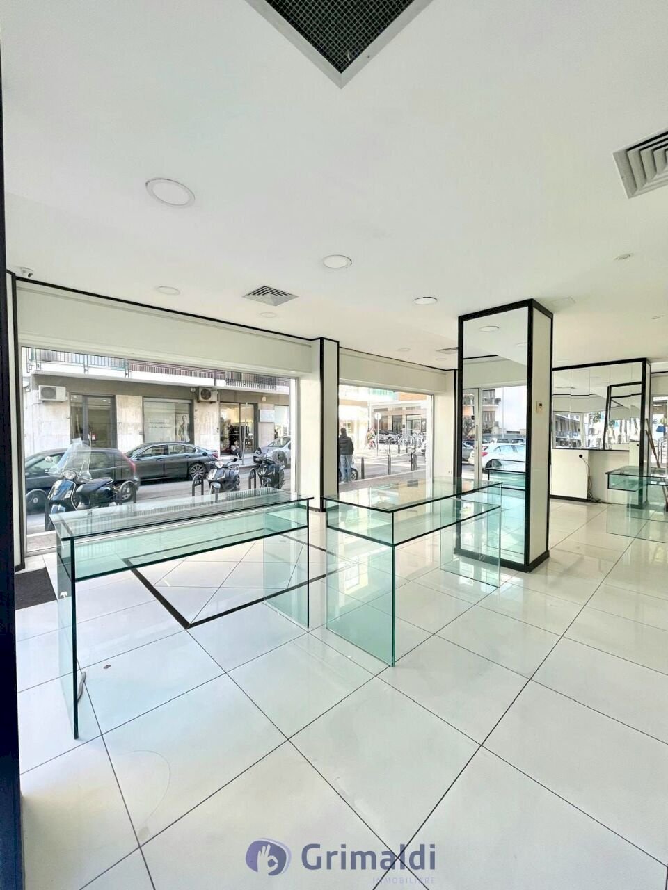 WhatsApp Image 2026-04-07 at 18.17.26 (1)_risultat - Commercial Premises Via M. Renato Imbriani 57, Lecce - photo 1