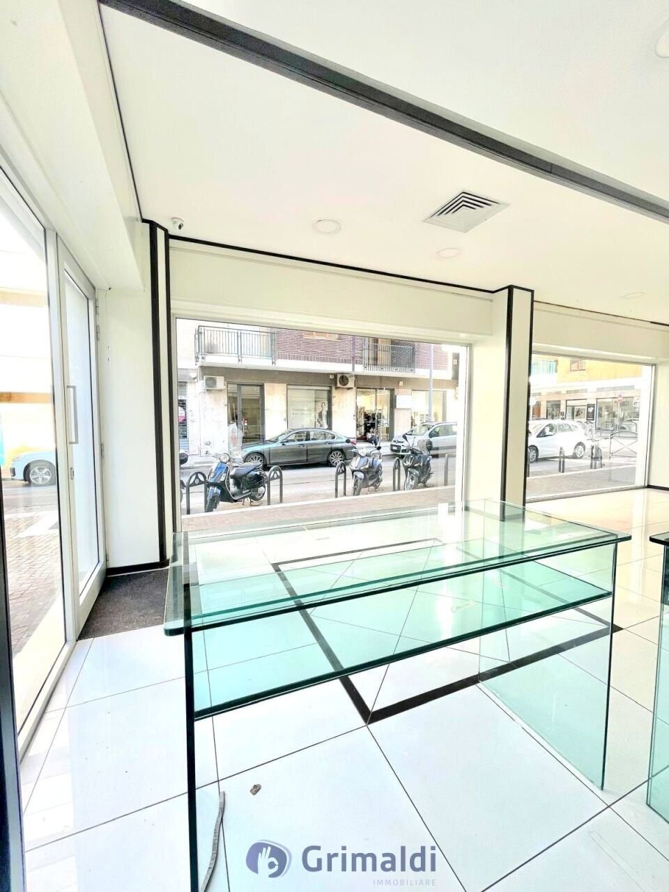 WhatsApp Image 2026-04-07 at 18.17.26 (2)_risultat - Commercial Premises Via M. Renato Imbriani 57, Lecce - photo 2