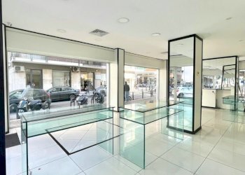 WhatsApp Image 2026-04-07 at 18.17.26 (1)_risultat - Commercial Premises Via M. Renato Imbriani 57, Lecce - photo 1