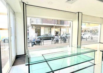 WhatsApp Image 2026-04-07 at 18.17.26 (2)_risultat - Commercial Premises Via M. Renato Imbriani 57, Lecce - photo 2