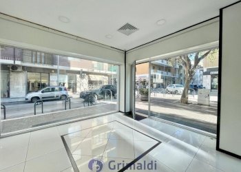 WhatsApp Image 2026-04-07 at 18.17.29_risultato.jp - Commercial Premises Via M. Renato Imbriani 57, Lecce - photo 25