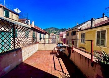 Trilocale Via giovanni nicotera, Finale Ligure - foto 1