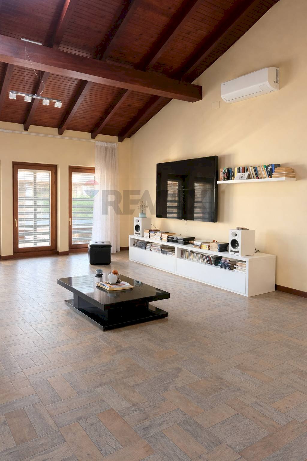 Soggiorno - Three-room apartment VIA LEOPARDI
18, Cameri - photo 3