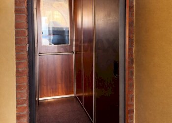 Hall / corridoio - Three-room apartment VIA LEOPARDI
 
18, Cameri - photo 17