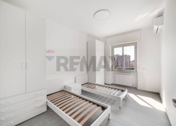 Camera / camera da letto - Three-room apartment piazza 4 novembre
29, Sesto San Giovanni - photo 19