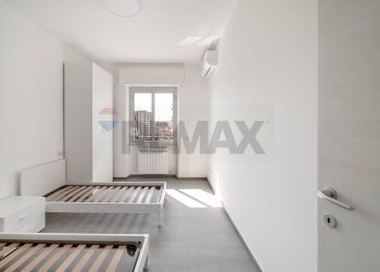 Camera / camera da letto - Three-room apartment piazza 4 novembre
29, Sesto San Giovanni - photo 20