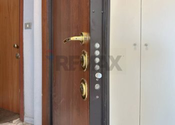 Hall / corridoio - Three-room apartment piazza 4 novembre
29, Sesto San Giovanni - photo 22