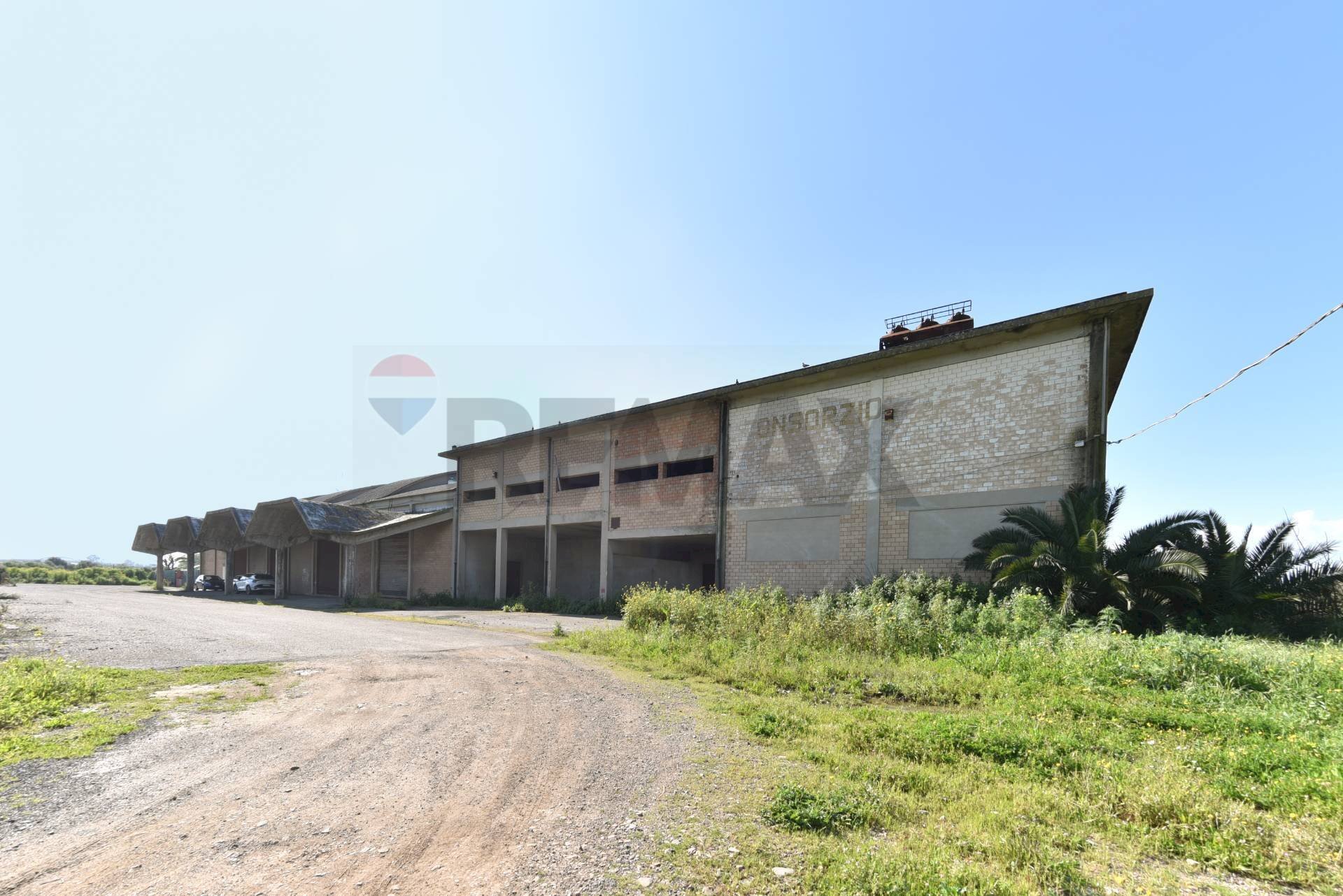 Edificio all\'aperto - Capannone VIA SANT'EFISIO
 
2, Elmas - foto 1