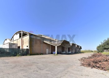 Edificio all\'aperto - Capannone VIA SANT'EFISIO
 
2, Elmas - foto 2