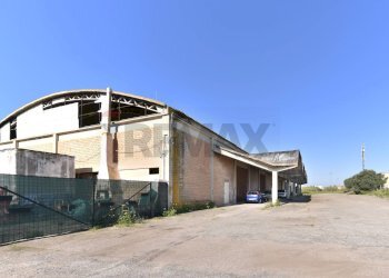 Edificio all\'aperto - Capannone VIA SANT'EFISIO
 
2, Elmas - foto 3