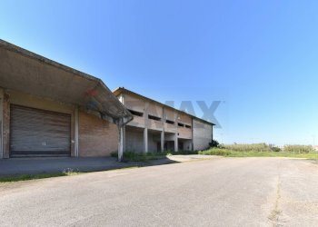 Edificio all\'aperto - Capannone VIA SANT'EFISIO
 
2, Elmas - foto 4