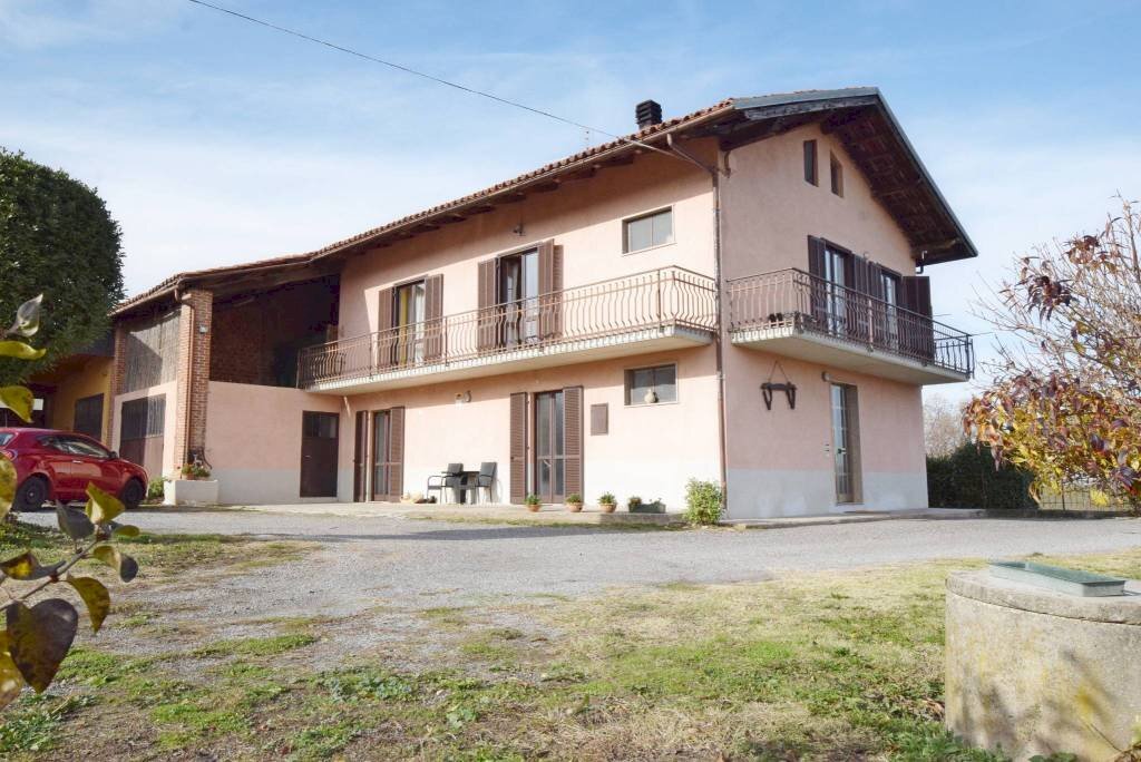 Facciata - Casa indipendente strada Fenogli Castellaro, 2, Villanova Mondovì - foto 1