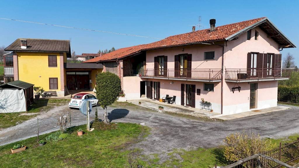Facciata - Casa indipendente strada Fenogli Castellaro, 2, Villanova Mondovì - foto 2