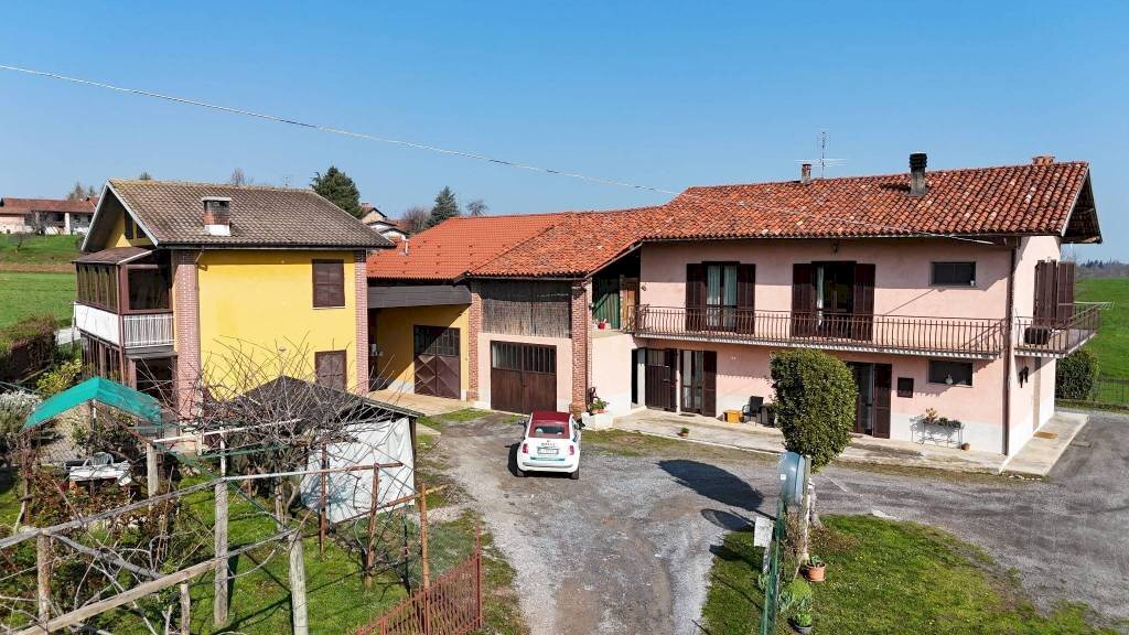 Facciata - Casa indipendente strada Fenogli Castellaro, 2, Villanova Mondovì - foto 3