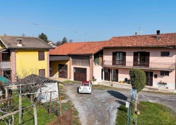 Facciata - Casa indipendente strada Fenogli Castellaro, 2, Villanova Mondovì - foto 3