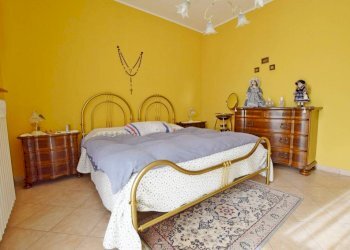 Camera da letto - Casa indipendente strada Fenogli Castellaro, 2, Villanova Mondovì - foto 12