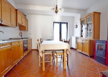 Cucina - Casa indipendente strada Fenogli Castellaro, 2, Villanova Mondovì - foto 17
