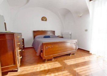 Camera da letto - Casa indipendente strada Fenogli Castellaro, 2, Villanova Mondovì - foto 18