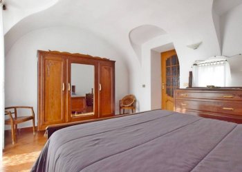 Camera da letto - Independent house strada Fenogli Castellaro, 2, Villanova Mondovì - photo 19