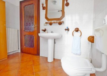 Bagno - Independent house strada Fenogli Castellaro, 2, Villanova Mondovì - photo 21