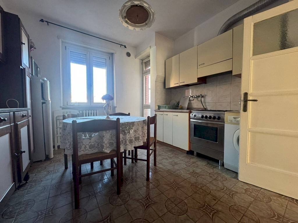 Cucina - Trilocale via Montello, 47, Venaria Reale - foto 1