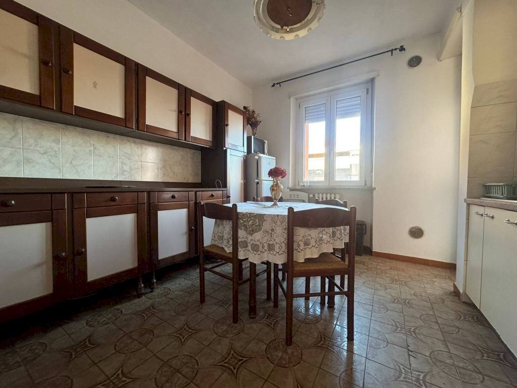 Cucina - Trilocale via Montello, 47, Venaria Reale - foto 2