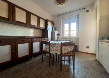 Cucina - Trilocale via Montello, 47, Venaria Reale - foto 2