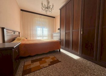 Camera da letto - Trilocale via Montello, 47, Venaria Reale - foto 6