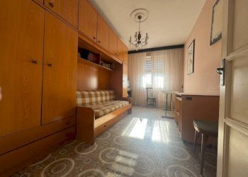 Camera da letto - Trilocale via Montello, 47, Venaria Reale - foto 8