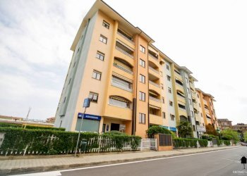 Facciata - Appartamento via Alcide De Gasperi, 172, Chivasso - foto 1