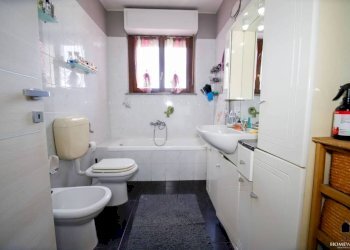 Bagno - Appartamento via Alcide De Gasperi, 172, Chivasso - foto 23