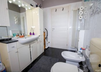 Bagno - Appartamento via Alcide De Gasperi, 172, Chivasso - foto 24