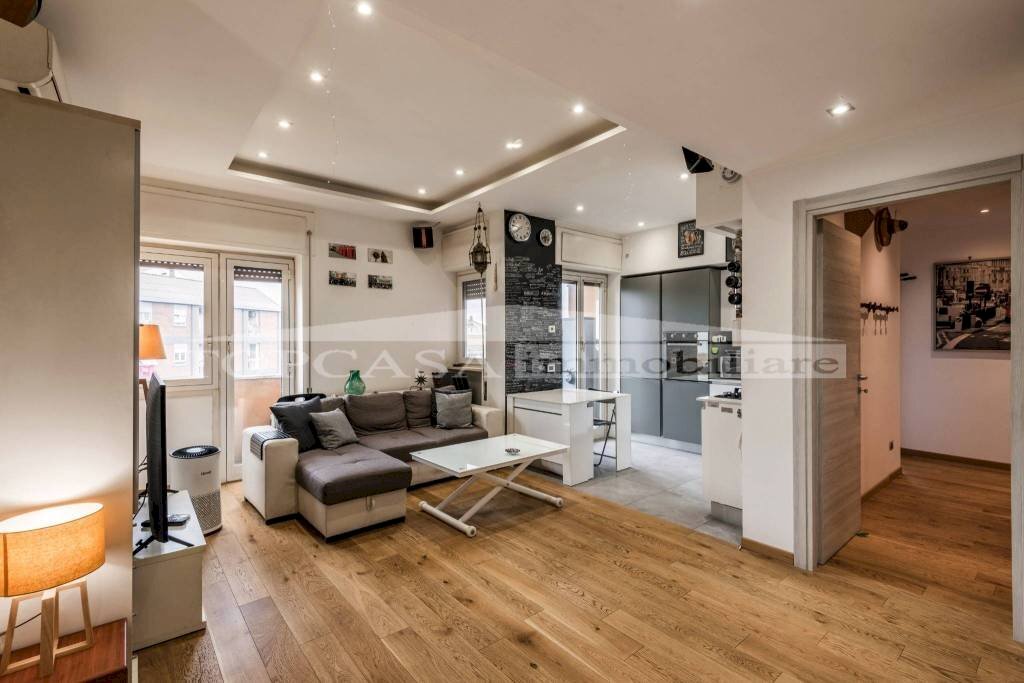 Salone - Quadrilocale viale Prospero Colonna, 32, Roma - foto 1