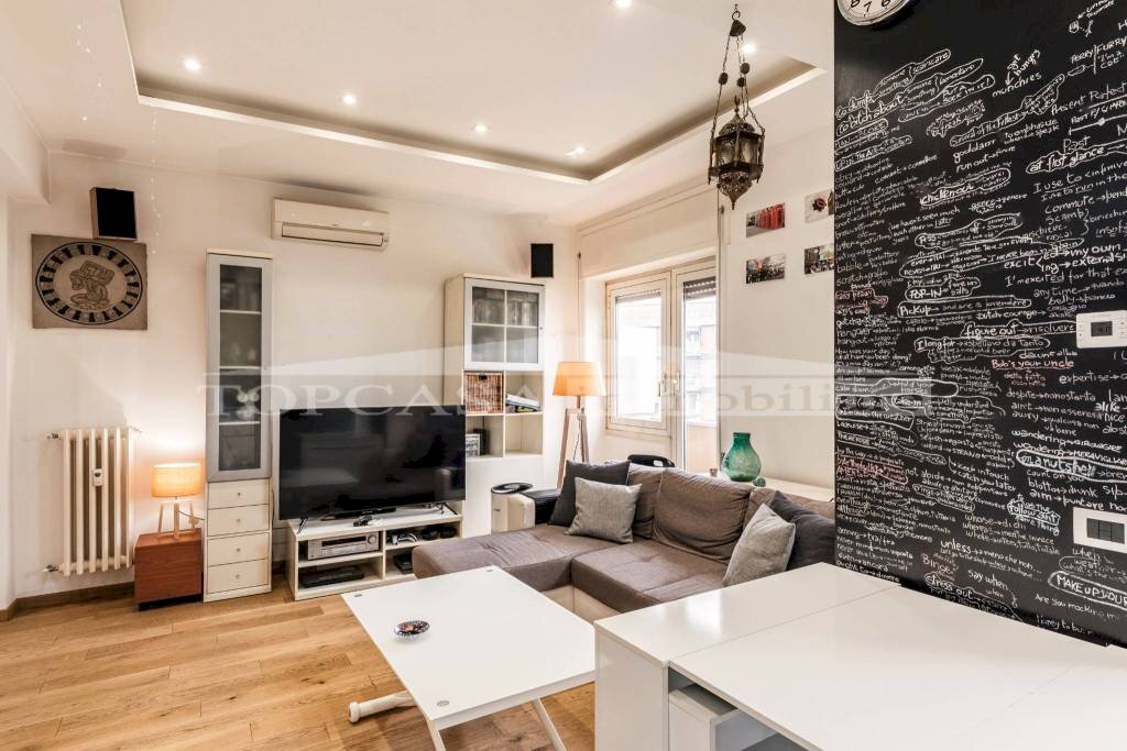 Salone - Quadrilocale viale Prospero Colonna, 32, Roma - foto 2