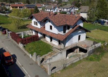 Facciata - Villa via Giosuè Gianavello, 57, Luserna San Giovanni - foto 2