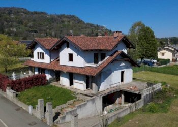 Facciata - Villa via Giosuè Gianavello, 57, Luserna San Giovanni - foto 3