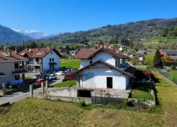 Facciata - Villa via Giosuè Gianavello, 57, Luserna San Giovanni - foto 6