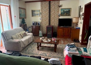 Salone - Villa via Castagnola di Sotto, Massa - foto 6