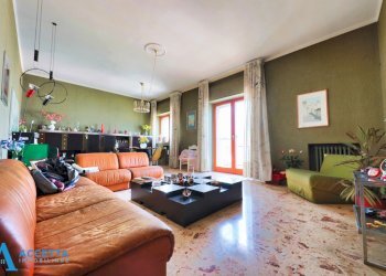 salone - Trilocale Via Lago Trasimeno 5, Taranto - foto 9