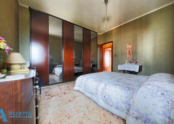 camera da letto - Trilocale Via Lago Trasimeno 5, Taranto - foto 12