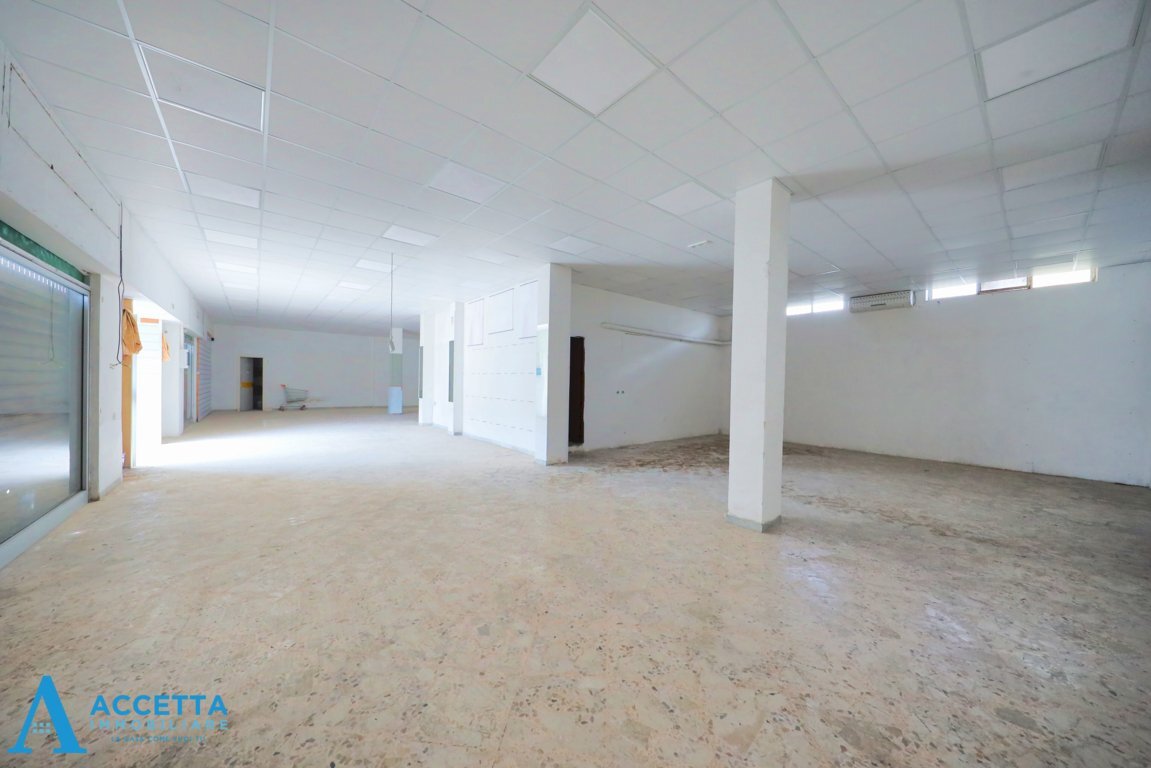 locale - Commercial Premises Corso Vittorio Emanuele II 11, Taranto - photo 1