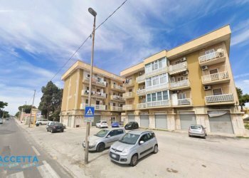 facciata - Locale Commerciale Corso Vittorio Emanuele II 11, Taranto - foto 3